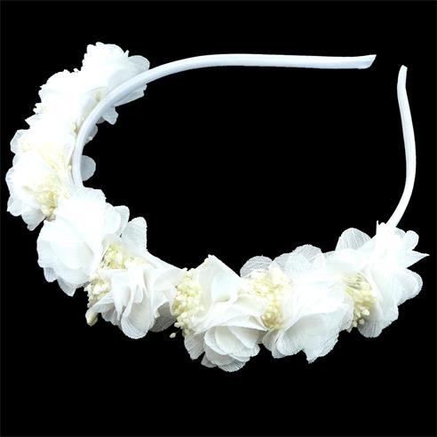 Diadema con flores de tul y paniculata. Blanco