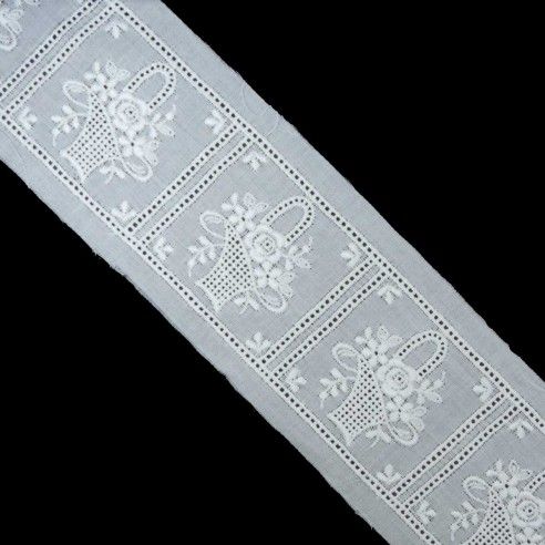 Tira bordada con entredós blanco floral 12,5cm