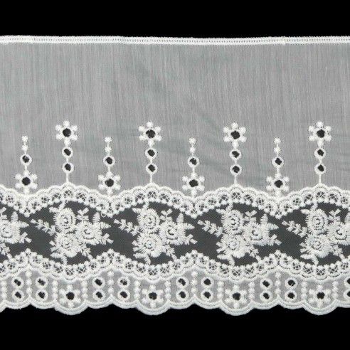 Bordado blanco ancho 17cm. Diseño floral