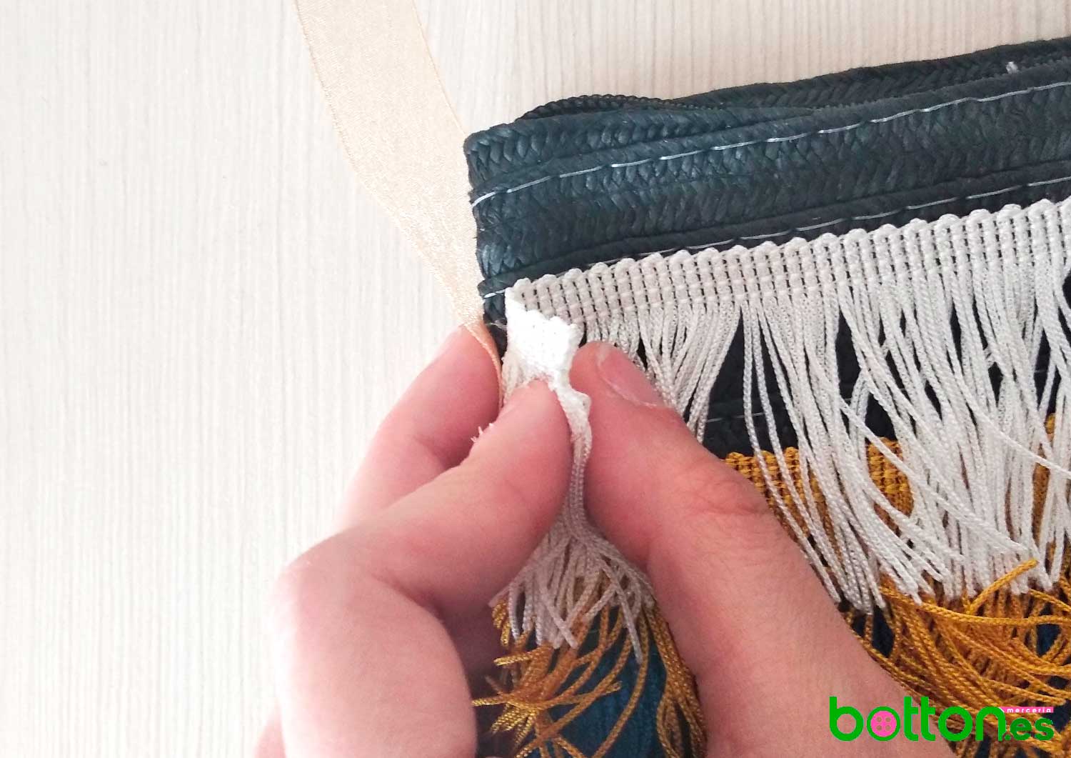 DIY: decora tus accesorios con flecos - El Blog de Mercería Botton